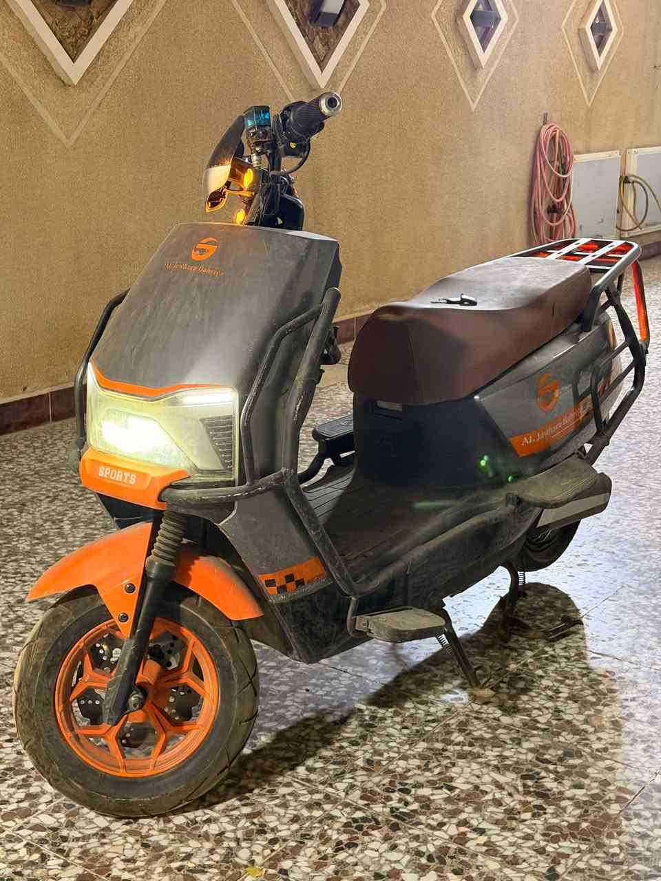 دراجه شحن مستعمله للبيع
3 سرعات نظافه 95‎%‎ 
سماعه بلوتوث مدمجة من الشركة
بصمه لمس
سرعة 75 حقيقي
دبل بطاريه
مساحه تخزين كبيرة
الدراجه نشطة و رزنة و تتحمل شخصين بكل سهولة
شاحنتها وياها
بيها رجوع الى الخلف R

شركة الجوهرة البحرية

نقص الويل داخل طسه و انعوج الويل 
الويل ما يتبدل وحده لازم يتبدل ويا ملف
سعر الويل + الملف من الشركة الي اشتريتها منها 150 الف
الدراجه طالب سعرها 650 بيها مجال بسيط
اختها بمليون و 100 بالسوك

مكاني بغداد العبيدي
***********
