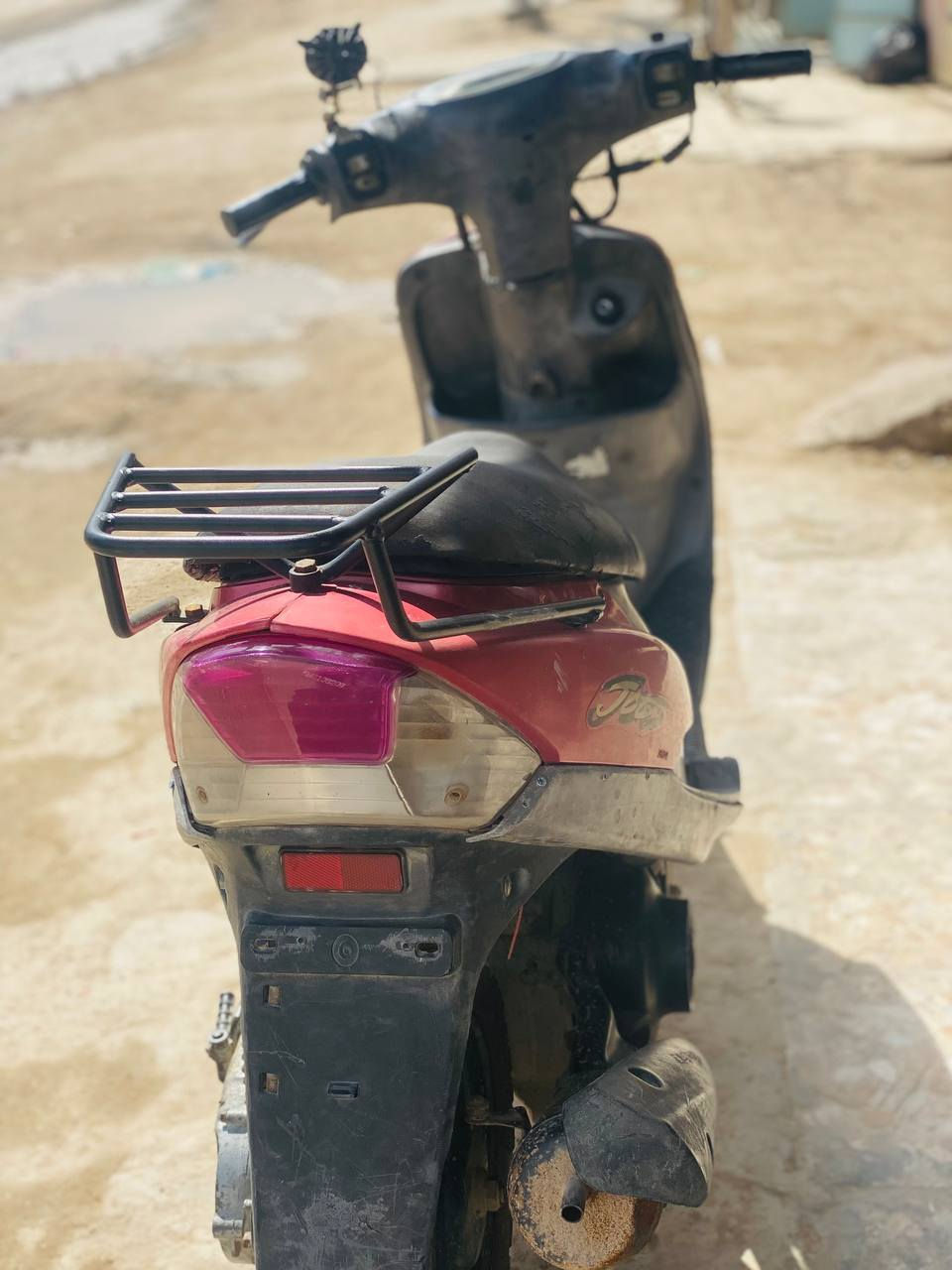 اسلام عليكم دراجة منغولي للبيع الدراجة ما مفتوحة والمكينة نضيفة وناعمة كفرات اصلي مختم ختم واحد الدراجة نقصهة بس شوتة والباقي موجود / السعر خاص مفتوح ورقم ‏‪0776 582 4869‬‏
