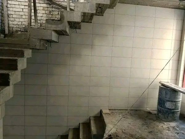 خلفه سيراميك درجه اولى متفرق حاليا مكاني بغداد ***********
