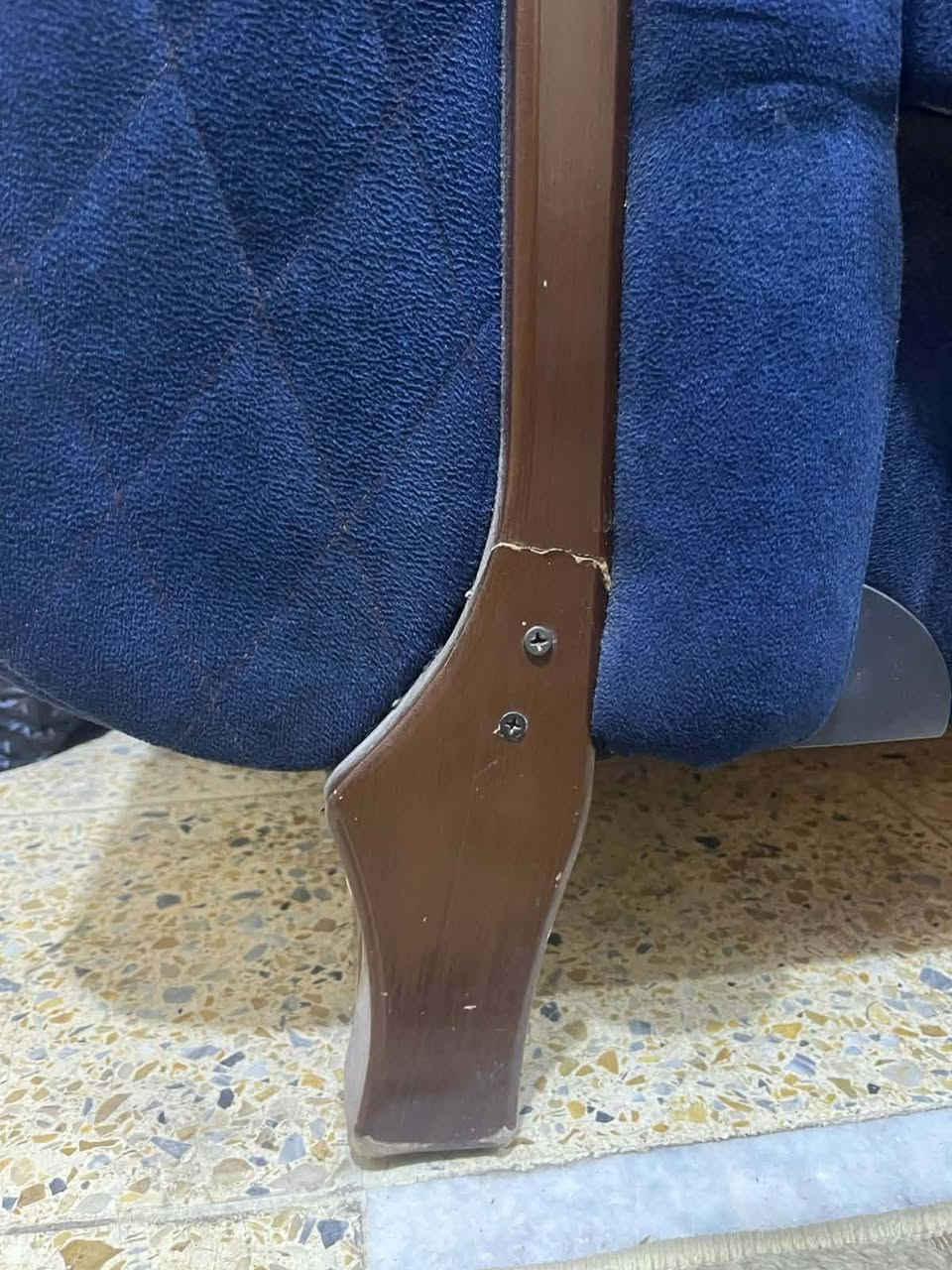 السلام عليكم 
التخم تركي 7 مقاعد سرير ومخزن سعره 250 بي اضرار بسيطة
الفاترينة 60
الميز 50
العنوان/بغداد_الغدير شارع الضريبة


**إذا كنت صاحب هذا الإعلان وتريد حذفه لأي سبب، رجاءا أرسل رسالة إلى الدعم الفني**