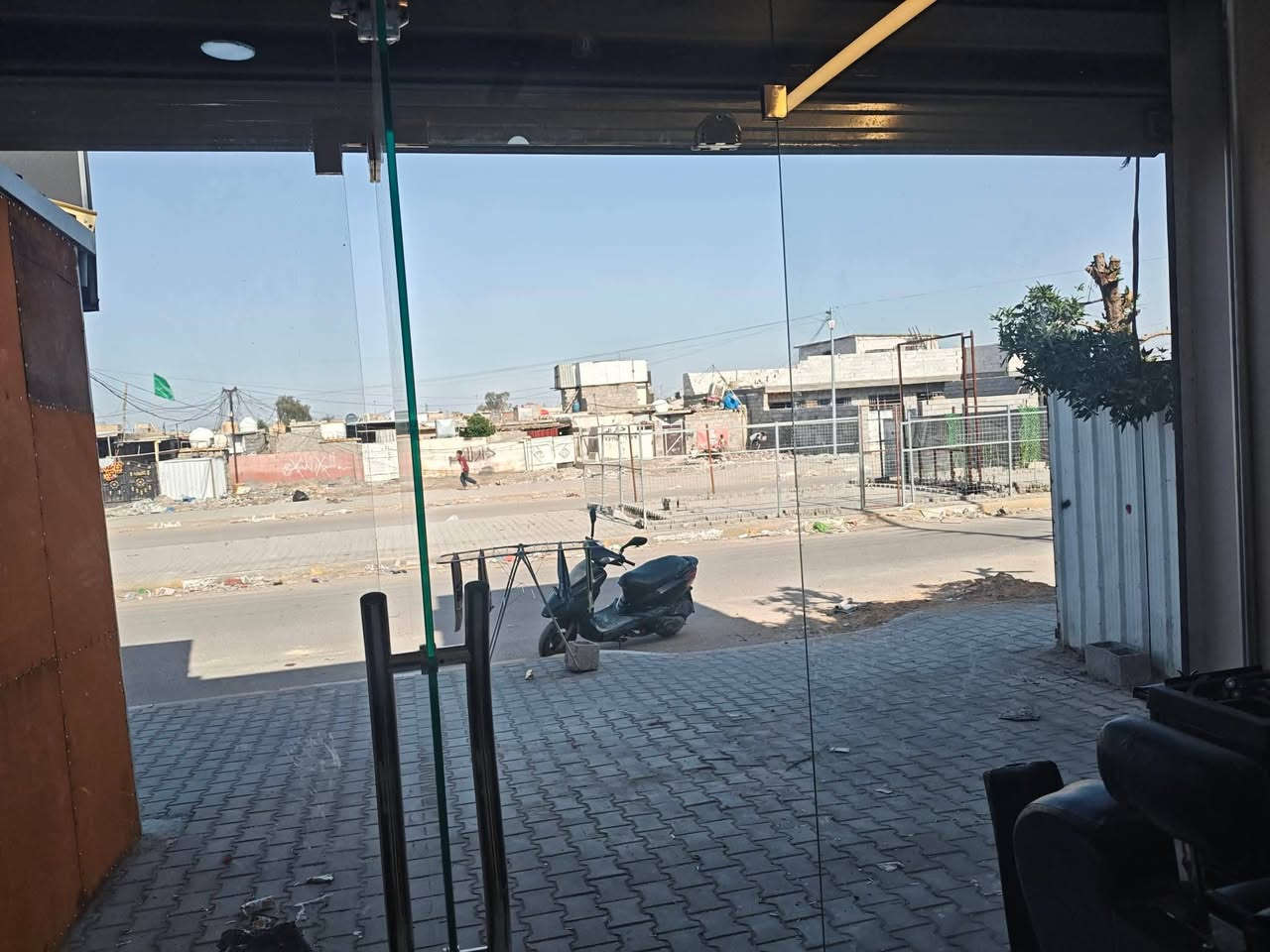 جام خانه جديده للبيع قياس العرض 3 متر والارتفاع 2 ونص بعدها جديد قفل ومفاتيح ثنين السعر 350 وبيه مجال شي قليل مكان الحسينيه شارع 12 متواجد  وخاص وتساب *********** فتح وتوصيل فقط
