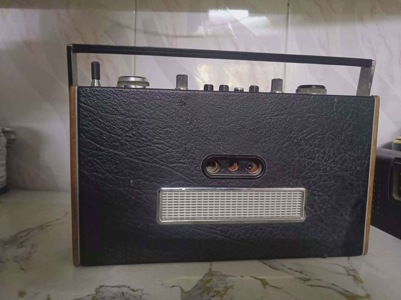 راديو انكليزي سحب قوي ثلاث موجات شغال بشرط للبيع الشراي يراسل لو يخابر واتس اب *********** كركوك, العراق
