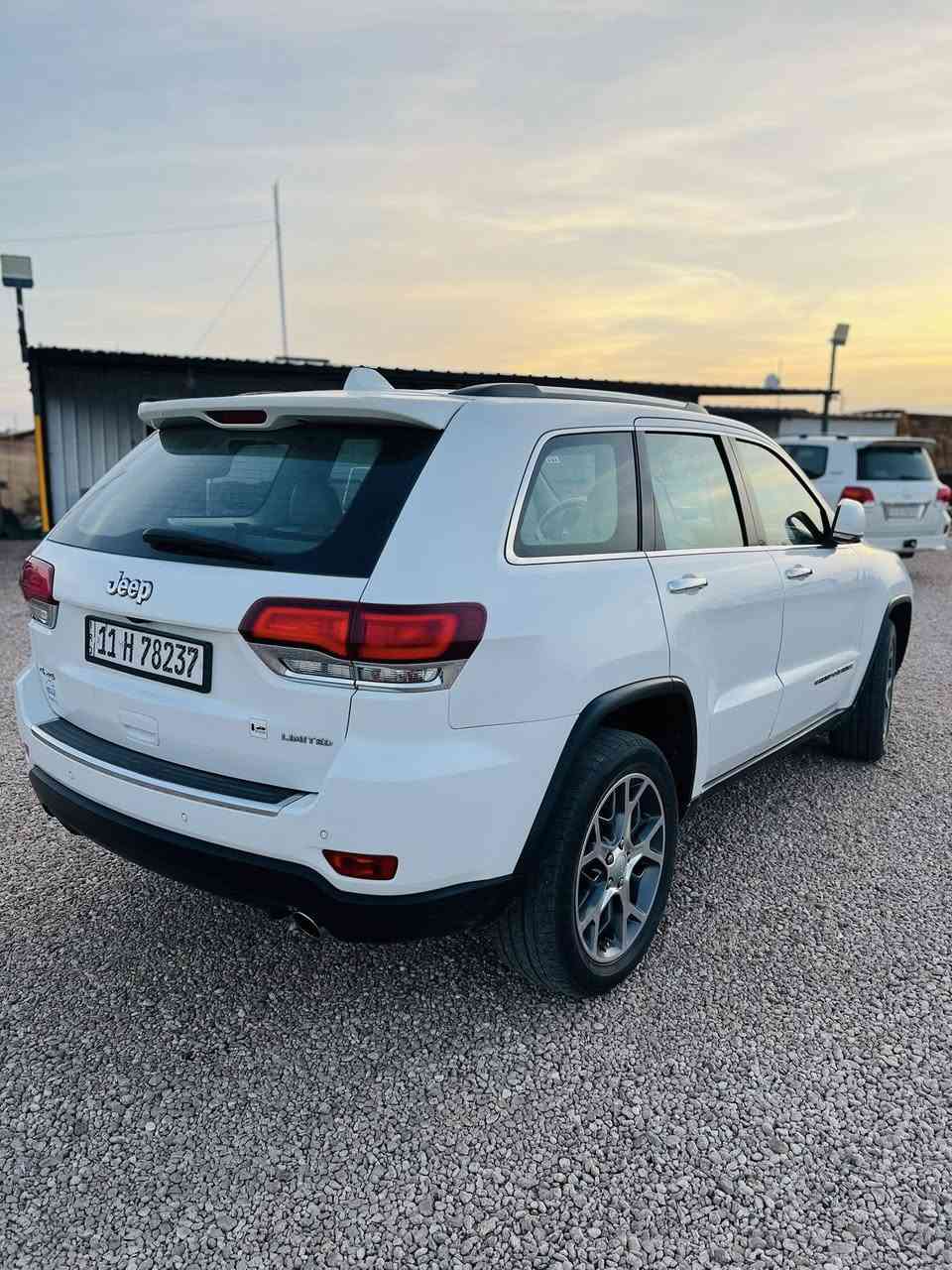جيب شيروكي Limited خليجي 2021
كفاله عامه ( فول مواصفات)
ممشى السياره 78,000km 
للاستفسار 📞***********
