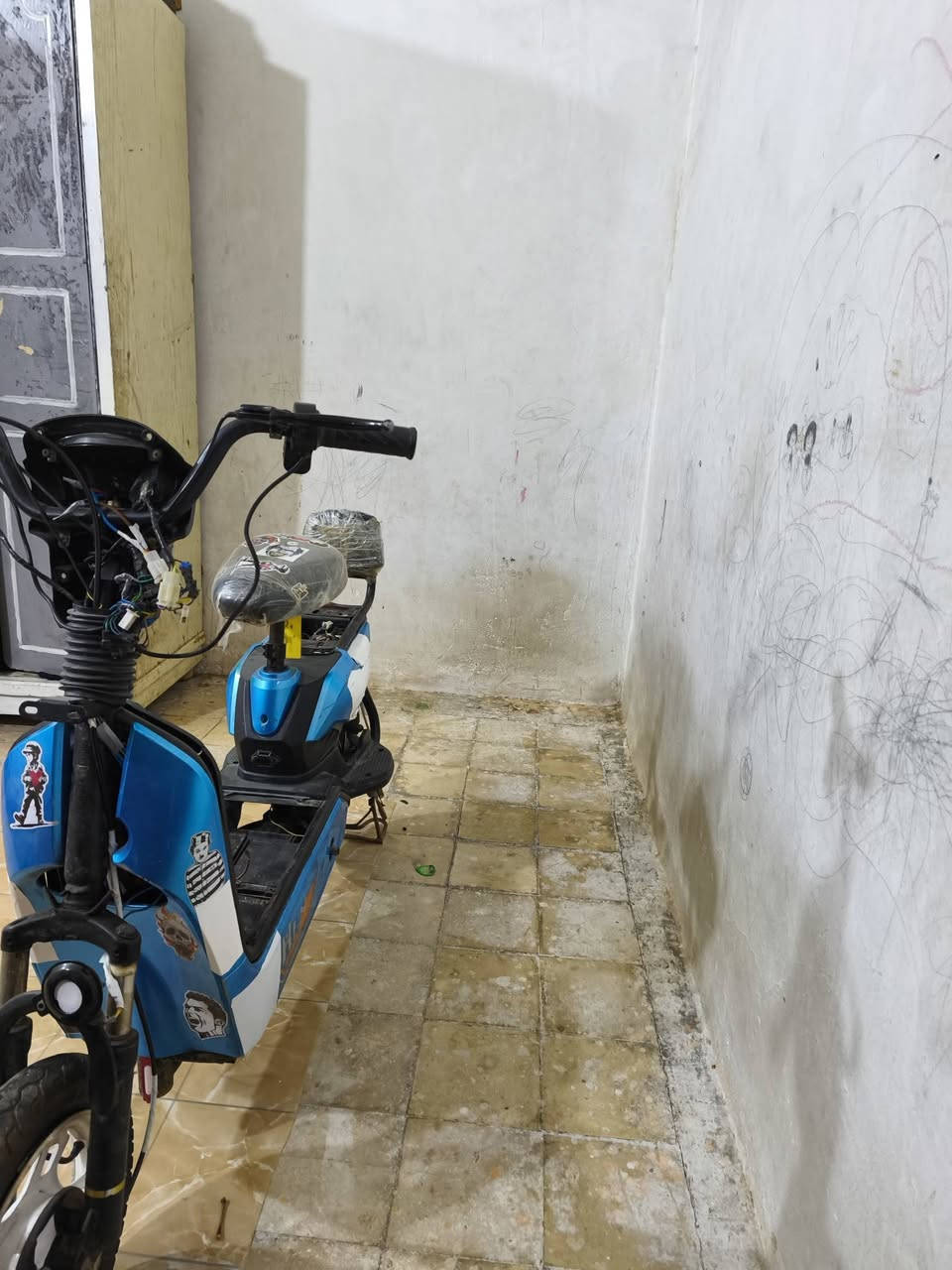 السلام عليكم دراجه شحن حجم 14للبيع الدراجه كامله بس عوزه شويه تعديلل الدرجه ناقصه [عقل] كامل الملحقات ان بي ثريي ستان مبلايل هورن نشرات اشاير دبل سويج ويلل رياضي {السعر 75}بيه مجال للطيبين العنوان البصره التنومه تواصل ***********
