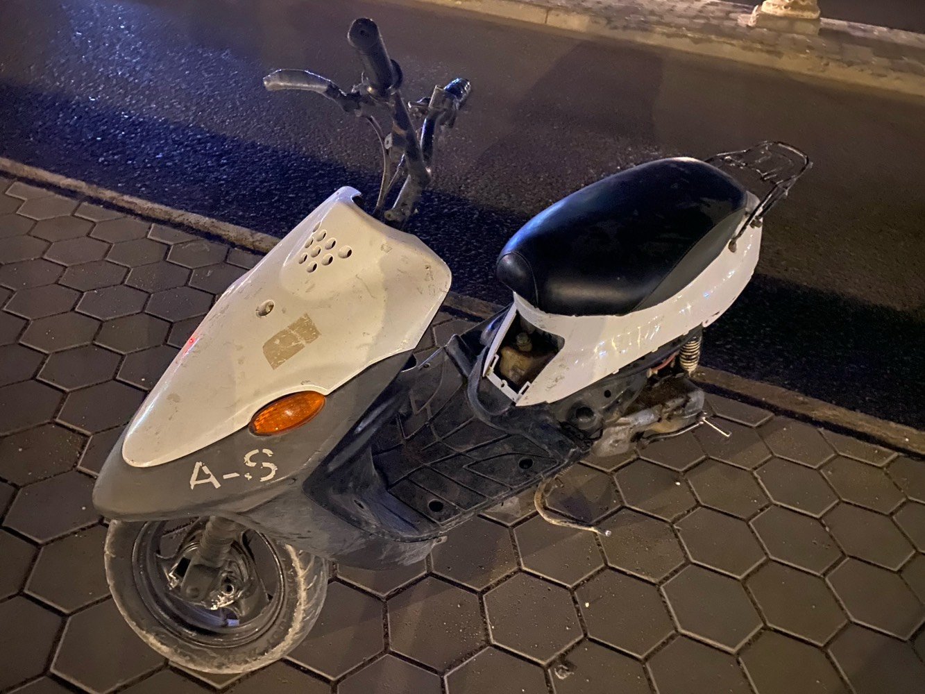 سلام عليكم وزاوزه تسع زروف فجا طفت ماعارف شنو عطلها ابيع على هل حال سعر 120الف بيها مجال قليل مكاني كزيزه ***********