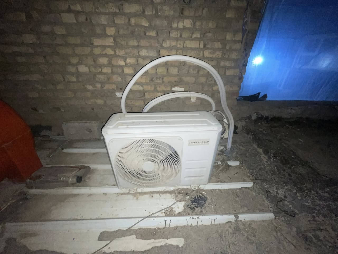 سلام عليكم سبلت جنرال كول جهاز نضيف جدا ما مستعل فتره صغيره كلش كامل كلشي بي غاز ٤١٠ بوري ويا ٧ امتار ونص تفئه تبريد طن ونص مكاني بغداد للتواصل رقم ***********
