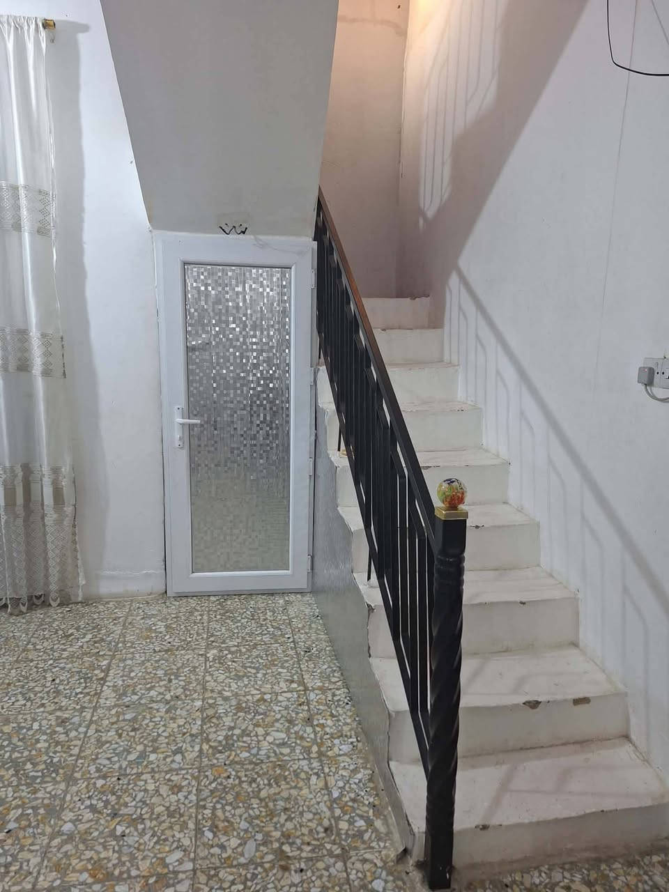 السلام عليكم يوجد بيت لبيع مساحة ١٥٠بناء جديد  رشاد يحب يستفسر رقم ابو بيت***********@@
