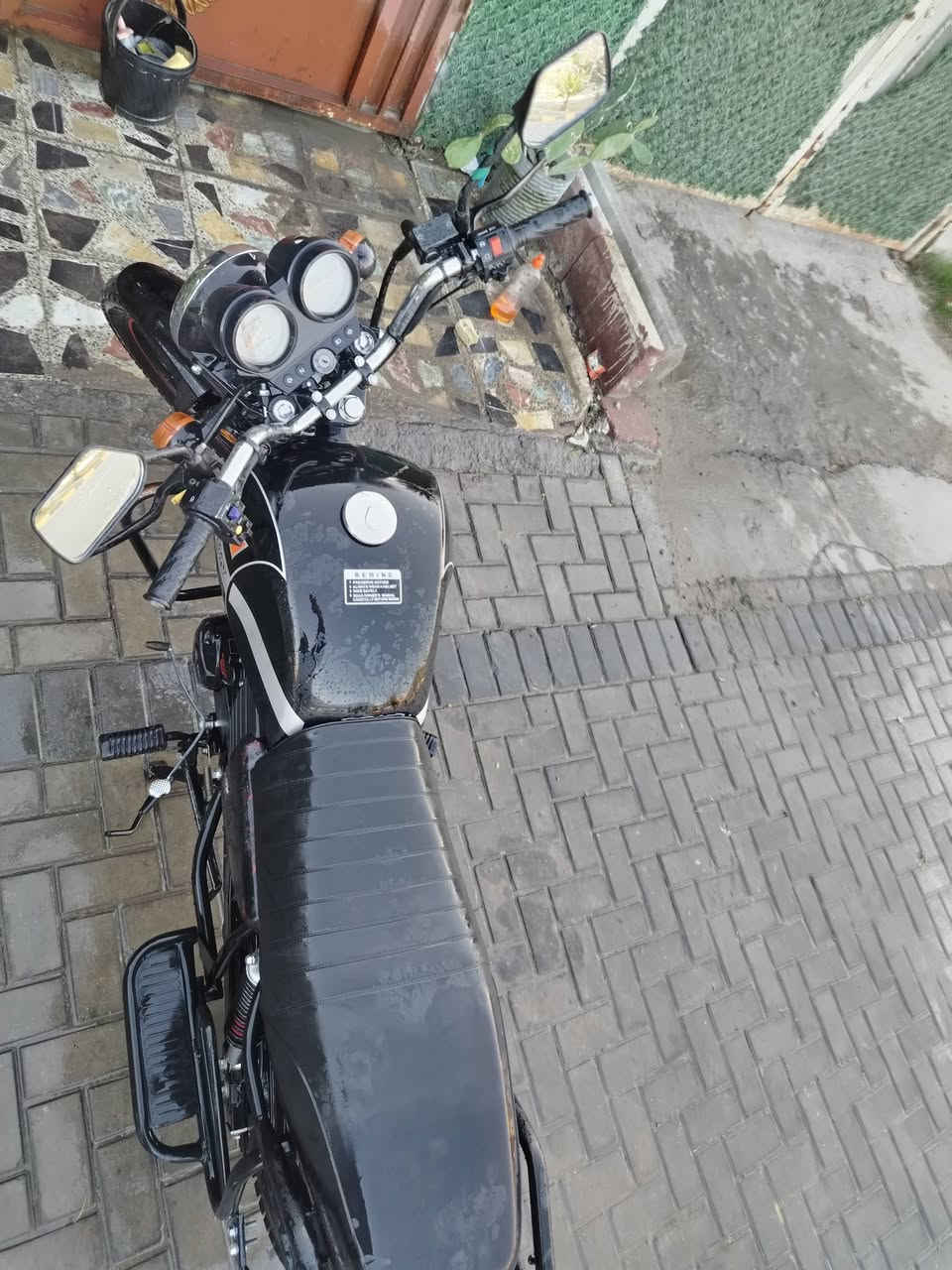 السلام عليكم شباب دايوان للبيع موديل 24 الدراجه نضيفه ومناقصها كلشي الدراجه بدون اوراق اكفلك سرقه و عشاير ماشيه 8000 وقابله للزياده الدراجه شبه زيرو استخدام شخصي السعر 750 وبي مجال للشراي العنوان بغداد البياع ***********
