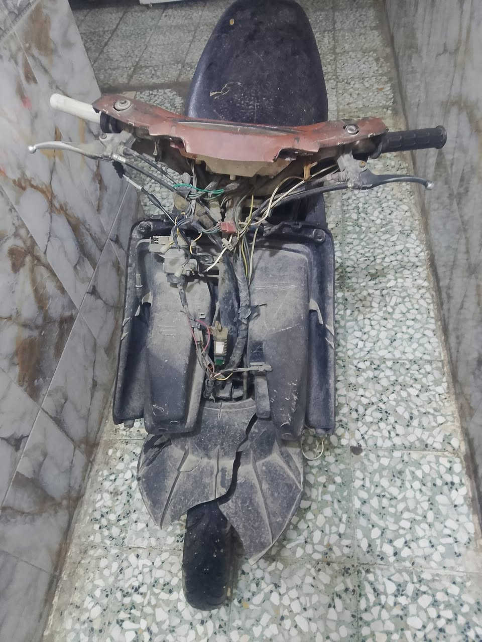 سلام عليكم اخوان للبيع قيم وخذ طافية مطرت عليه وطفت فجئة ماعرف شبيه كوم حديد مكينة قبل فترة تجفيت جديد زوج تاير جدد مكاني بغداد وهاذة رقمي ***********
