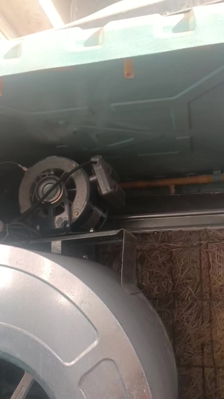 مبرده جديده استعمال نهايه موسم وهذا الموسم اريد ابيعها على 200 الاف وبيها مجال حديدها ثقيل وتبريدها حيل بارد ثلج و والجديده مالتها 270 الاف


**إذا كنت صاحب هذا الإعلان وتريد حذفه لأي سبب، رجاءا أرسل رسالة إلى الدعم الفني**