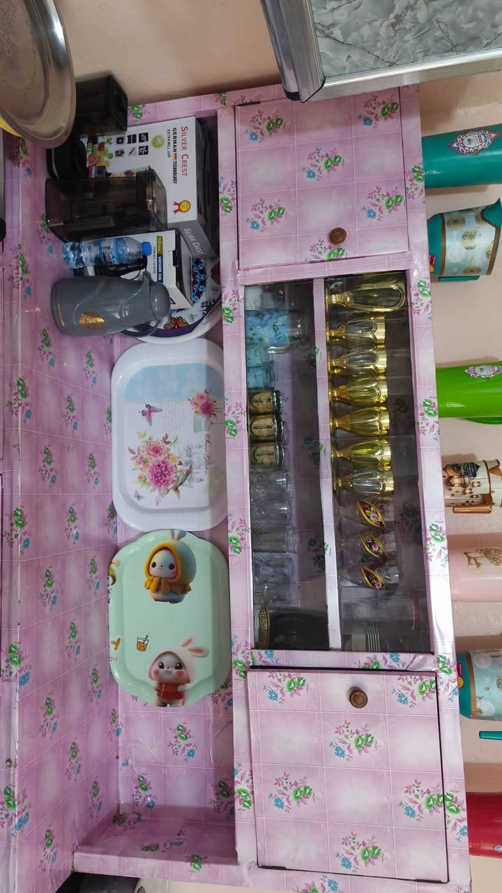 كاونتر حديد نظيف جدا السعر ٧٥ وبي مجال للاستفسار الاتصال  بالرقم  ***********
