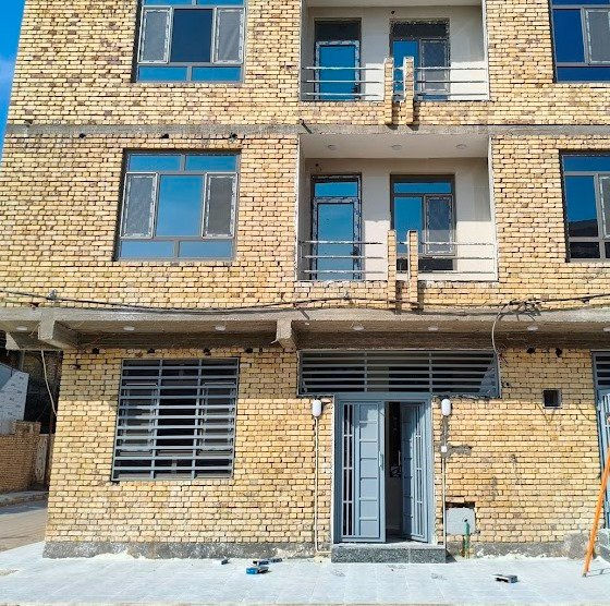 للايجار دار 120 متر مربع ركن بناء جديد في الشموخ يتكون من .
استقبال وغرفتان نوم ومطبخ وصحيات بناء جديد المطبخ مزود بكاونتر 
الاتصال مكتب عقارات الحداد هاتف *********** او *********** ناصرية, ذي قار
