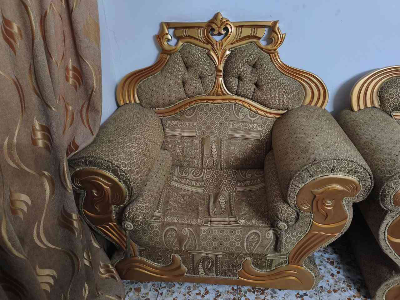 للبيع طخم قنفات الموضح بالصور بسعر 80 الف دينار 
للاتصال ***********
