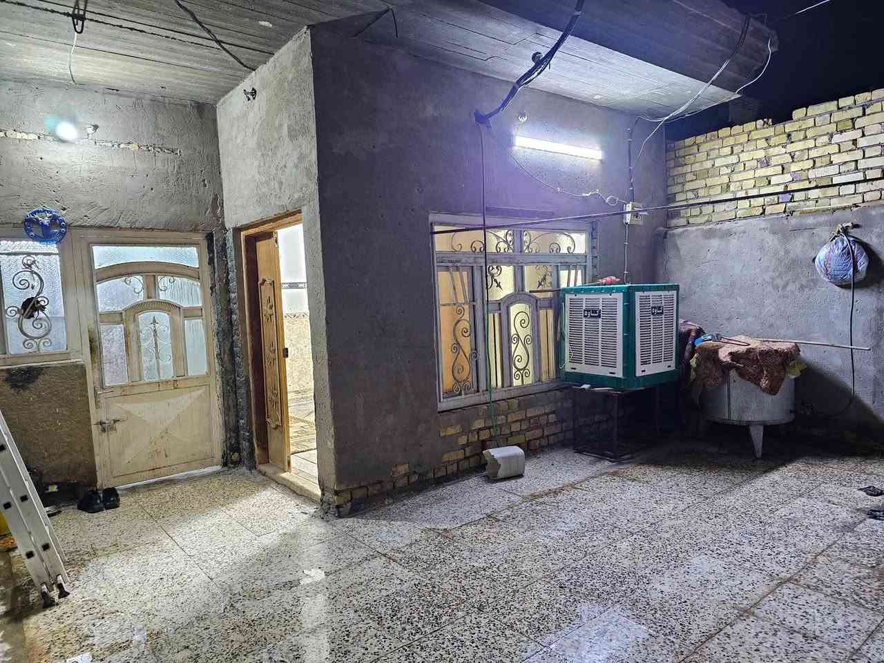 بيت للبيع مساحته  125متر

 صب كونكريت ستاره وبيتونه بي 

العسكري القديم فرع الصوره السايدين 
اول شارع على اليمين 

 بناء 2017  تقريبا طابق واحد 
  
يحتوي استقبال /وصاله /وغرفه/ ومطبخ ومناور اثنين وكلدور صغير وصحيات داخليه وخارجيه
السعر ٧٧ قابل للتفاوض البسيط 
باقي التفاصيل خاص او الاتصال بالرقم 
***********
