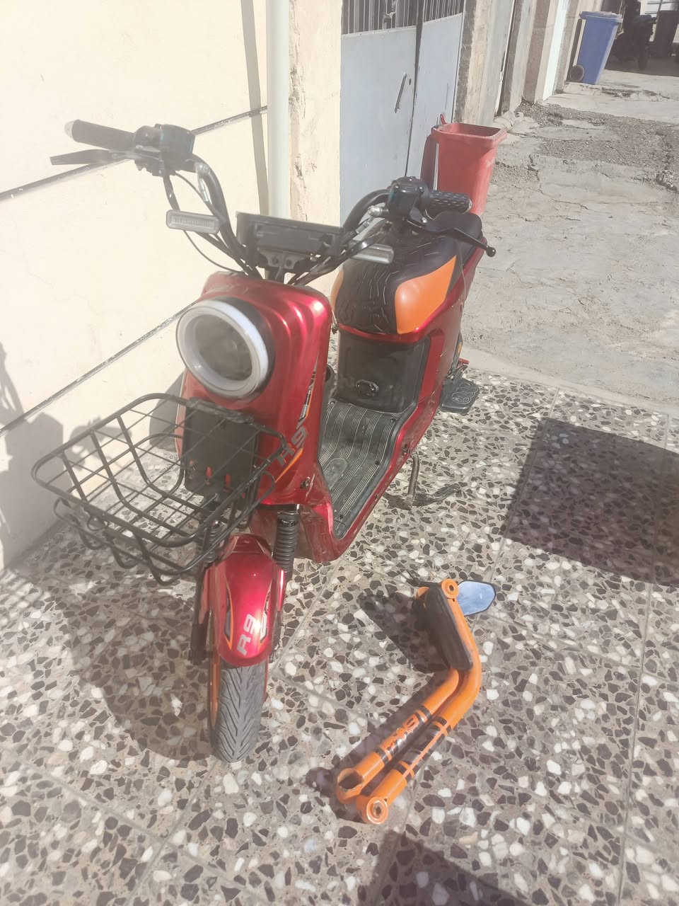 دراجه شحن نوع x900 نضيفه كلشي شغال بريكات اشاير هورن نضام بك سويج بصمه شاحنه بس بطاريات نفخن ابيع بدون بطاريات السعر٢٦٠ استفسار وتساب *********** بغداد البلديات
