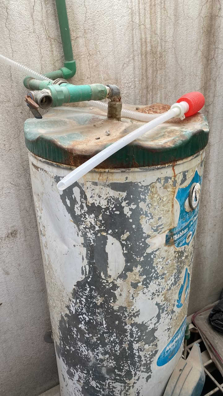 مبرده عراقيه. حجم. 2 ونص  شغاله 
مع سخان.الطحان. مكاني. بغداد. البلديات 
السعر 75000 اثنينهم. السخان مي حار يسمط 
والمبرداد دفع قوي وهواء بارد افحص وشيل 
مراسله. واتساب ***********
