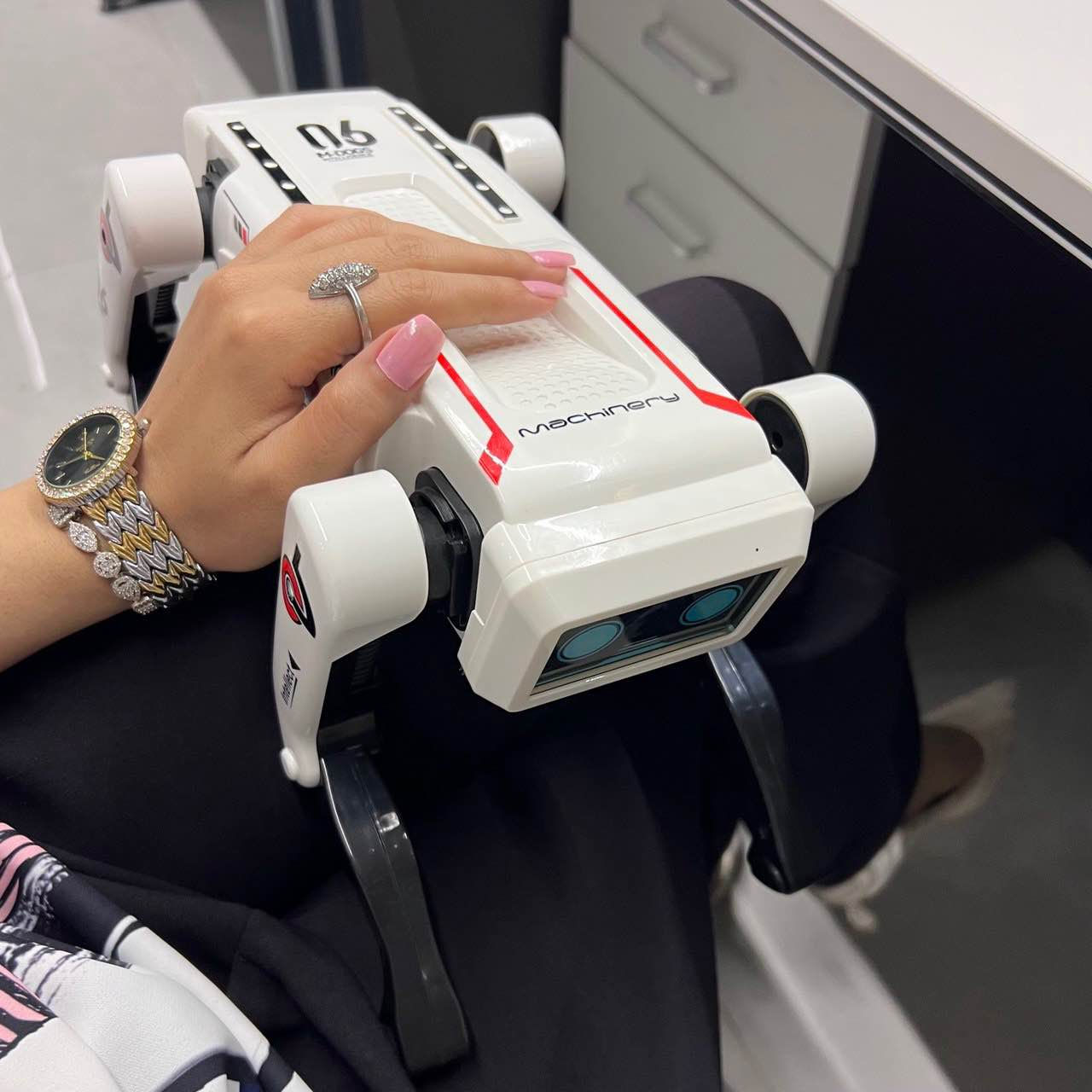 🤖 روبوت الكلب الذكي AI
مرح تفاعلي بلا حدود!

تحكم عن بُعد 2.4GHz مع أوامر صوتية لتنفيذ الحركات بكل سهولة 🎮🗣️
يمشي، يلتف، يجلس، يرقص ويقدّم حركات استعراضية ممتعة 🕺
موسيقى وإضاءة تضيف جو من الحماس ✨🎶
بطارية قابلة لإعادة الشحن للعب أطول 🔋

🎁 خيار مثالي للأطفال 8+
لعبة ذكية تجمع المرح والتفاعل بغداد, العراق


**إذا كنت صاحب هذا الإعلان وتريد حذفه لأي سبب، رجاءا أرسل رسالة إلى الدعم الفني**