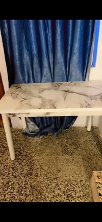 ميز طعام • نضيف