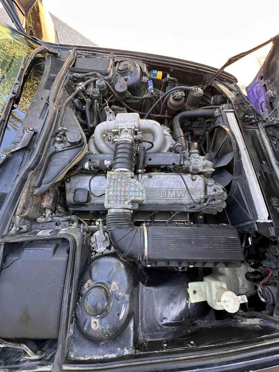 ‏BMW 735i ✈️
رقم ديالى شبه مميز سنوية 2027 
بلادية بدون صبغ 
لايت زينون عالي ثلجي ناصي شمسي 
كهربائيات على البلاد بدون زلغ بدون اي چتلل 
صدر امامي خلفي جديد تخم تاير جديد منظومة مي جديد منظومة بانزين داينمو تخم بلكات تخم نوزلات كلة جديد 
داخل نظافة 90‎%‎ 
كلشي بيهة شغال 
   
*********** بعقوبة, ديالى
