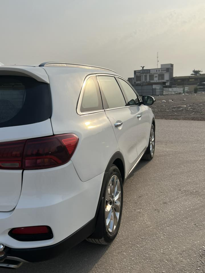 السلام عليكم 

رمضان كريم انشاء الله 

للبيع سورنتو 2019 خليجية ( معروفة مواصفاتها ) بيه قطعتين السونار مرفق مع الصور 

السعر 215 وبيها مجال 

للاستفسار :***********
