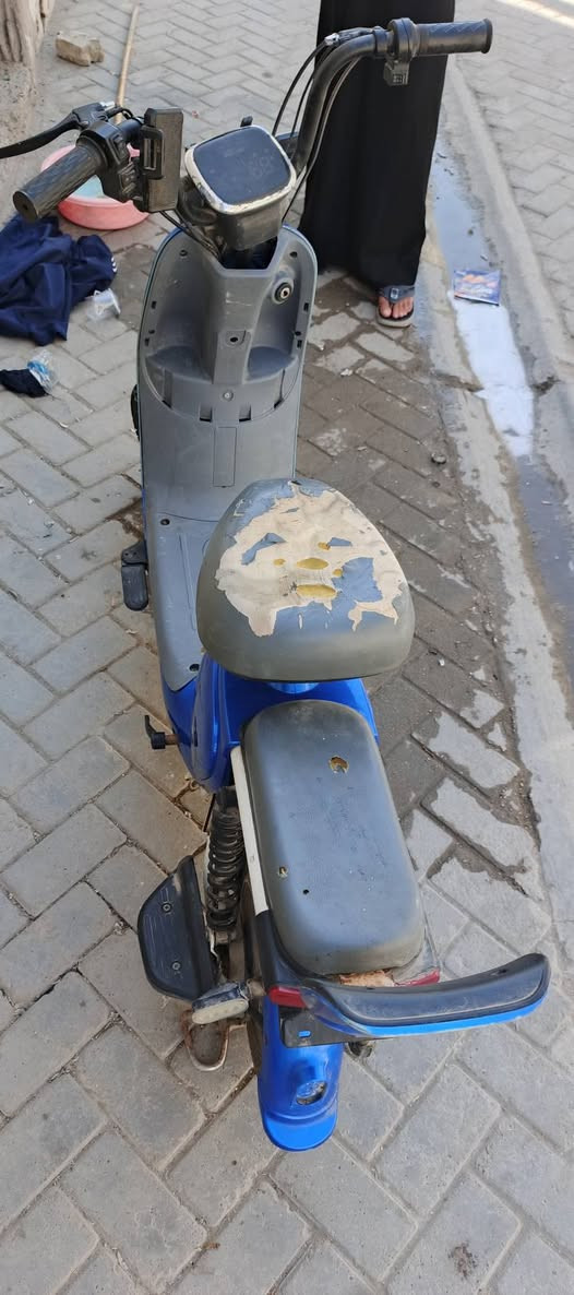 السلام عليكم 
دراجه كهربائيه للبيع
دراجه 4باتريات 
باتري واحد ميشتغل 
يرادلها باتري حتى تكمل لدراجه
السعر 150الف 
عنواني بغداد المدينه 
الرقم: ***********
اتواجد وتساب وعلى رقم فقط 
مو شراي لاا تجي.
