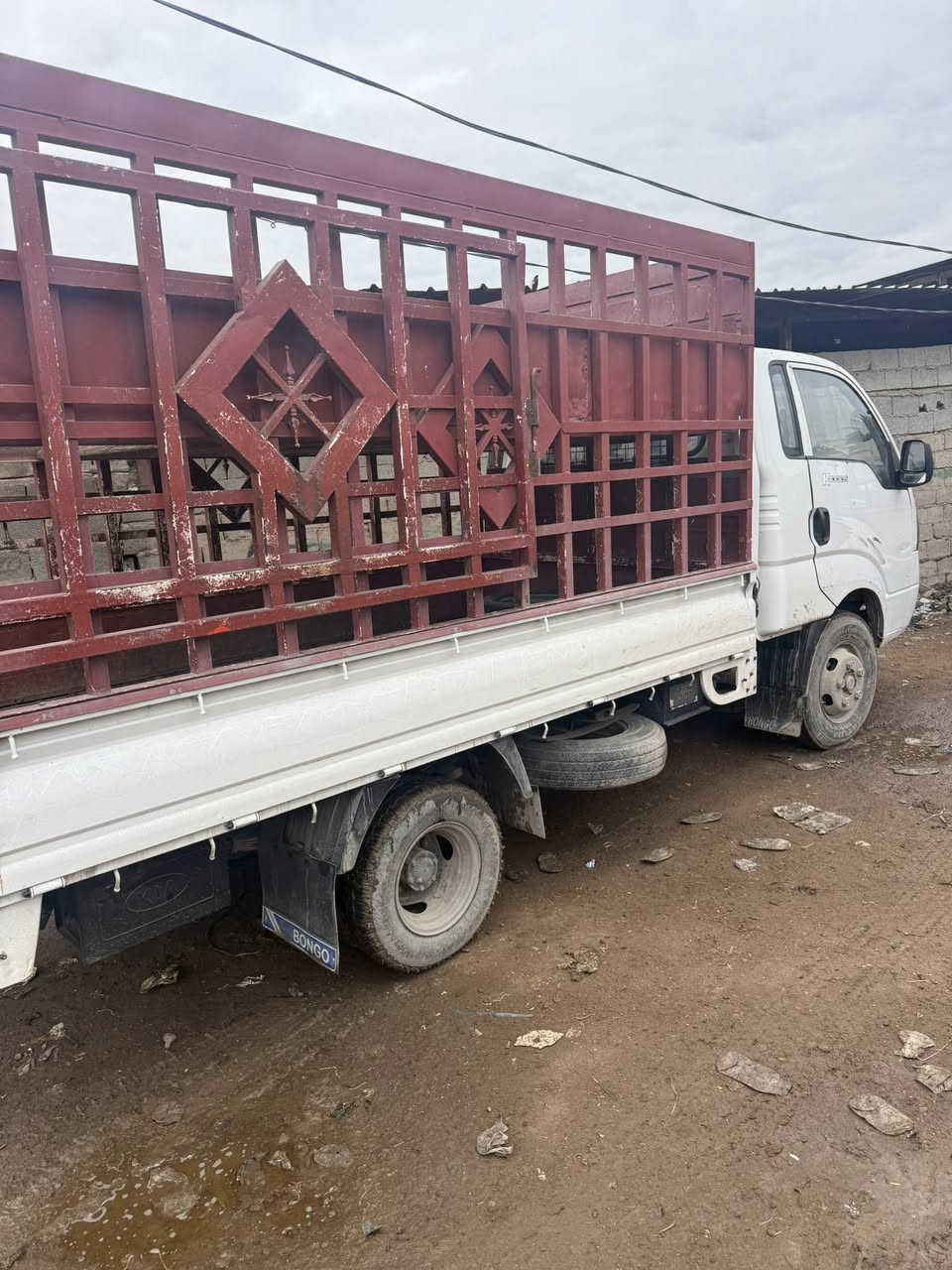 سلام عليكم كيا فحل موديل ٢٠١٠ رقم بغداد. السيارة نضيفة وجاهزة.  ***********
