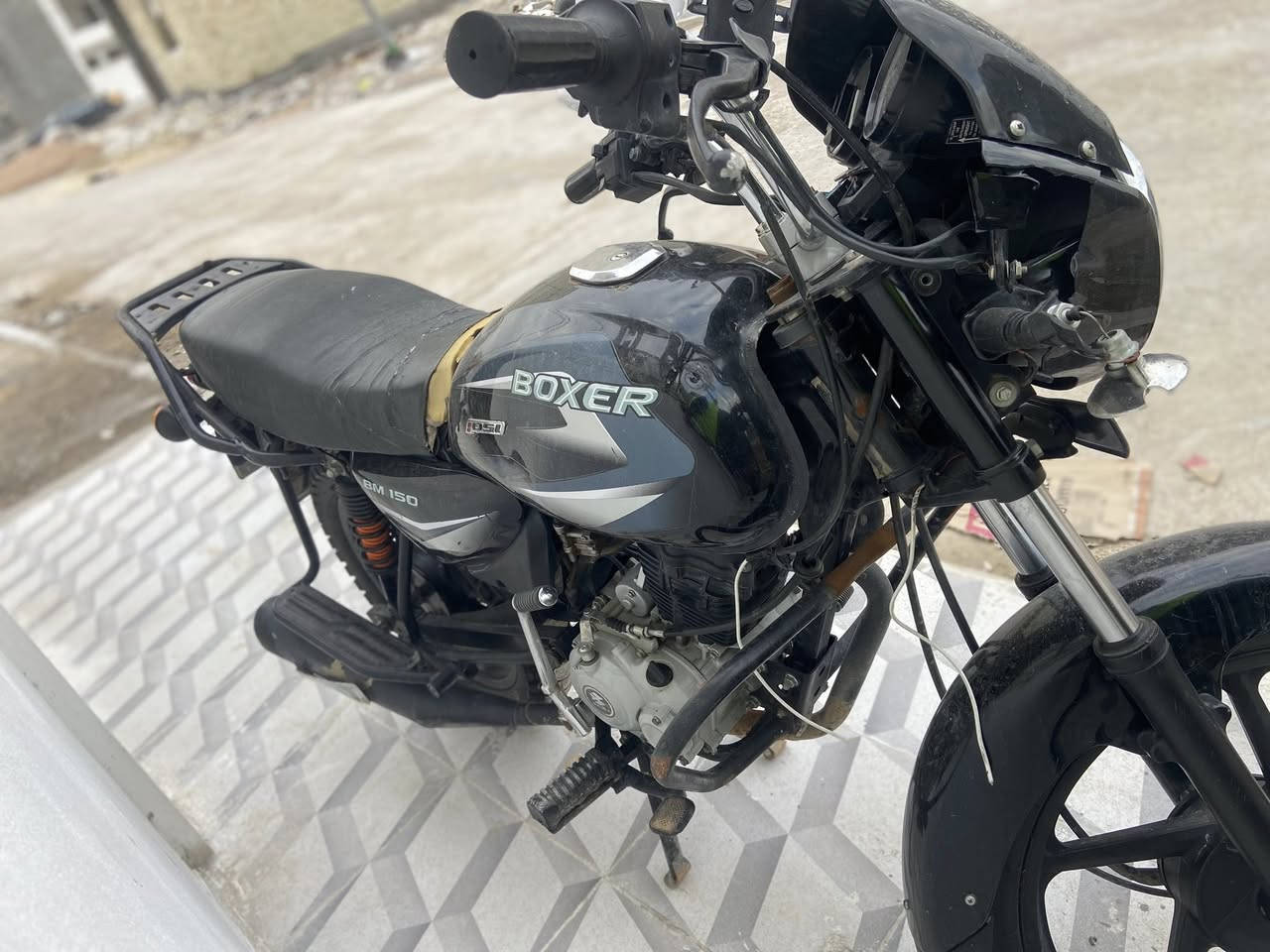 السلام عليكم بوكسر 2021للبيع مكينه خير من الله صوت ماكو دراجه تخبل وناعمه وتمشي وكل خلل مابيها بس دعمه بسيطه تأذه الجاملغ والماصده وبدلت الماصده والجاملغ عدلته على البارد المكينه تلمع كبالكم سعرها(مليونين)سنويه بغداد بأسمي ثاني يوم تحويل***********
