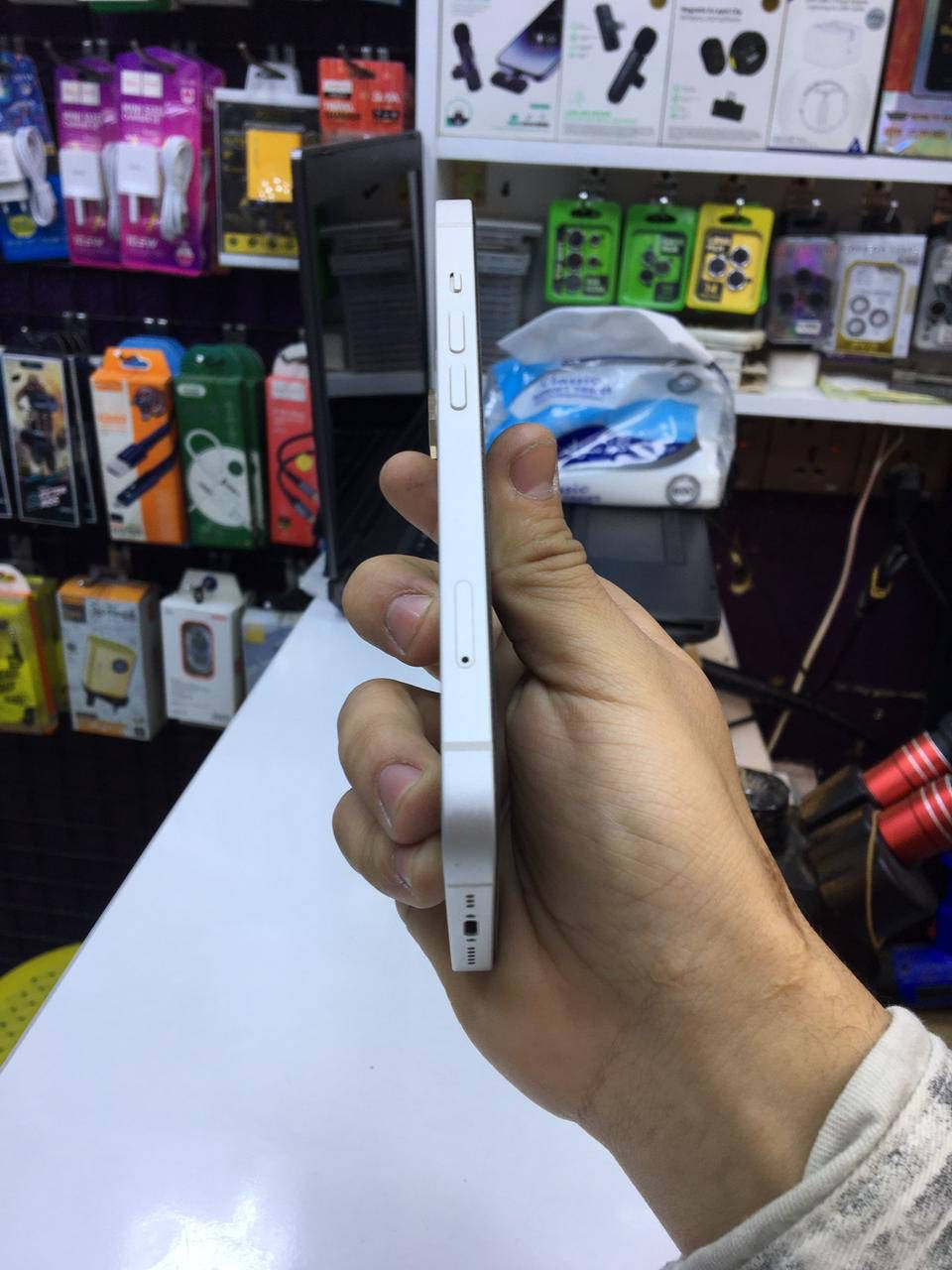 سلام عليكم ايفون 13 للبيع مستعمل اخو جديد نضيف كلش بطاريه 91 مامرفوعه ابد امريكي نضيف الجهاز ب شكل جيد الشراي يجيني خاص


**إذا كنت صاحب هذا الإعلان وتريد حذفه لأي سبب، رجاءا أرسل رسالة إلى الدعم الفني**