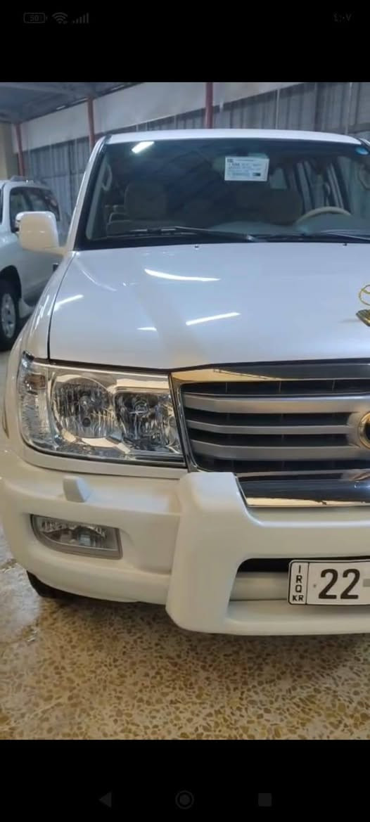 لاندكروز موديل 2006  كلش نظيفة بيهه قطعتين صبغ  باقي السيارة مكفول السنوية ب اسمي السيارة 6 سلندر  بيهه تظليل 80 بل مية من المرور وكامله مكانهه بغداد   السيارة جديدة جدآ السنوية جديد هزه جديدة وكل نواقص مابيهه   الرقم ***********
