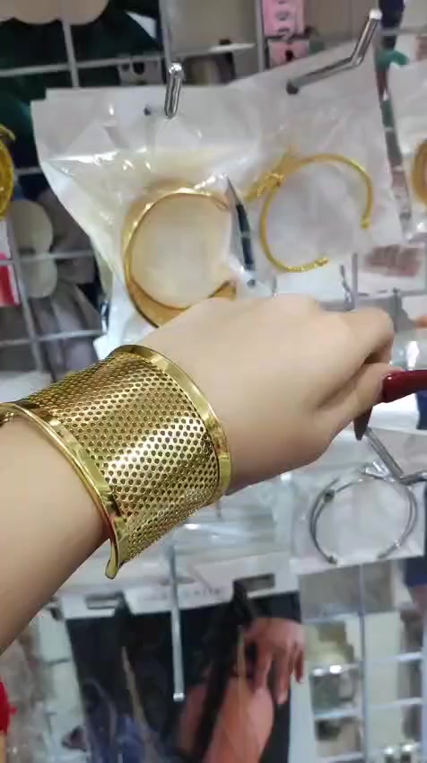 سوار برازيلي طلاء ثابت 
سوق ال٤٠٠٠ شارع دائرة الكهرباء قرب جامع الرشيد 
لدينا خدمة توصيل داخل سبع البور


**إذا كنت صاحب هذا الإعلان وتريد حذفه لأي سبب، رجاءا أرسل رسالة إلى الدعم الفني**