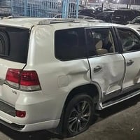 ورحمه الله 🌹  للبيع تيوتا لاندكروزر GXR  ابيع على حادثها بلصور  جافيه ...