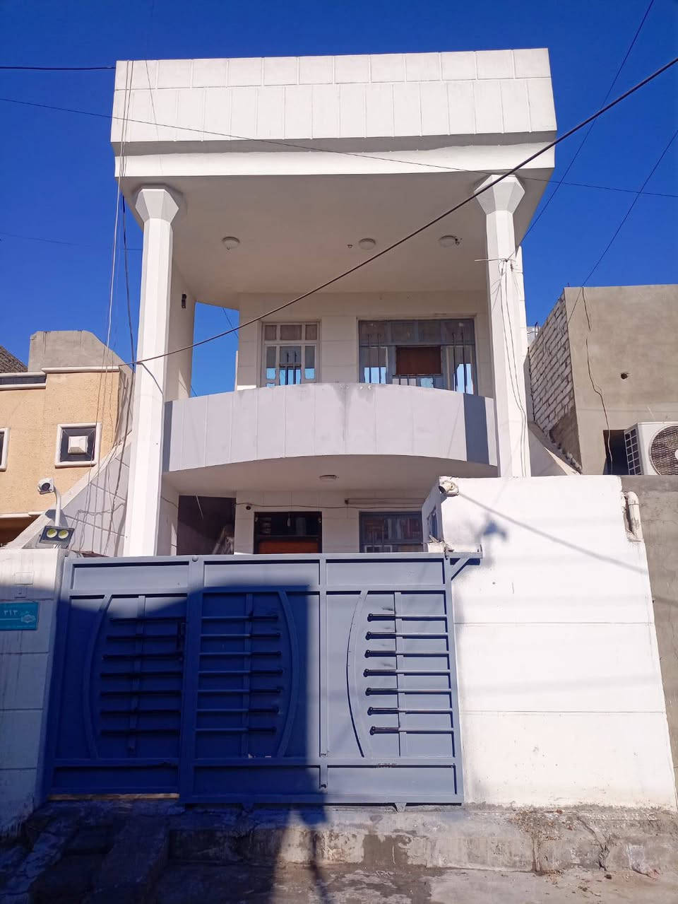 بسبب الوعود الكاذبة أعيد النشر السلام عليكم بيت طابق ونص طابو صرف للبيع
غرفتين نوم واستبقال ومطبخ وطرمه وخدمات مساحه١٠٠ متر 
مكان بياع حي تراث مقهى وادي الذئاب 
يعبد عن لمستوصف ٥ دقائق 
وهن لمدرسه دقيقاتان 
وعن الاعلامً ١٠ دقائق يوجد كافه الخدمات حوله 
للاستفسار خاص او علا الارقم التالي ***********
