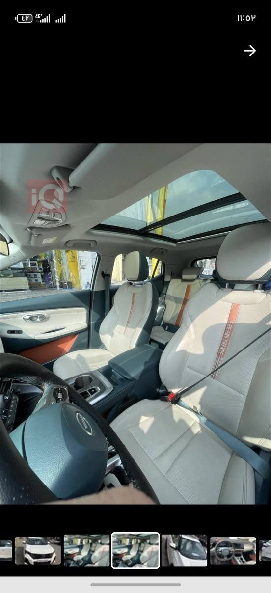 سلام عليكم  للبيع السعر 24 مليون
مواصفات المحرك و الأداء

المحرك: سعة 1.5 لتر تيربو، 4 سلندر.

القوة: 177 حصان.

عزم الدوران: 270 نيوتن متر.

ناقل الحركة: أوتوماتيك دبل كليتش بـ 7 سرعات.

نظام الدفع: أمامي.

استهلاك الوقود: حوالي 6.3 لتر/100 كم (حسب بعض المصادر).

التسارع: من 0 إلى 100 كم/س في 7.5 ثانية (حسب الأرقام الرسمية في بعض الأسواق). 

المواصفات الخارجية

الإضاءة: مصابيح أمامية وخلفية LED مع وظيفة "Follow Me Home".

جنوط: مقاس 18 بوصة.

مرايا خارجية: قابلة للطي كهربائياً ومدفأة.

مساحة التخزين: صندوق خلفي كهربائي بسعة 341 لتر.

ميزات إضافية: فتحة سقف بانورامية. 

المواصفات الداخلية و أنظمة السلامة

نظام الدخول والتشغيل: ذكي.

التكييف: فتحات تكييف لصف المقاعد الثاني.

نظام الثبات والتحكم: نظام المساعدة في ثبات السيارة ونظام المساعدة للانطلاق على المنحدرات.

المراقبة: حساسات خلفية، كاميرا خلفية، ونظام مراقبة ضغط الإطارات.

السلامة: نظام الفرامل المانعة للانغلاق (ABS) وفرامل يد كهربائية.

ميزات إضافية: مثبت سرعة، نظام تشغيل المحرك عن بعد.

ماشي 23 الف كيلو

مكان سياره كركوك 

موديل 24 مواصفات خليجي


**إذا كنت صاحب هذا الإعلان وتريد حذفه لأي سبب، رجاءا أرسل رسالة إلى الدعم الفني**