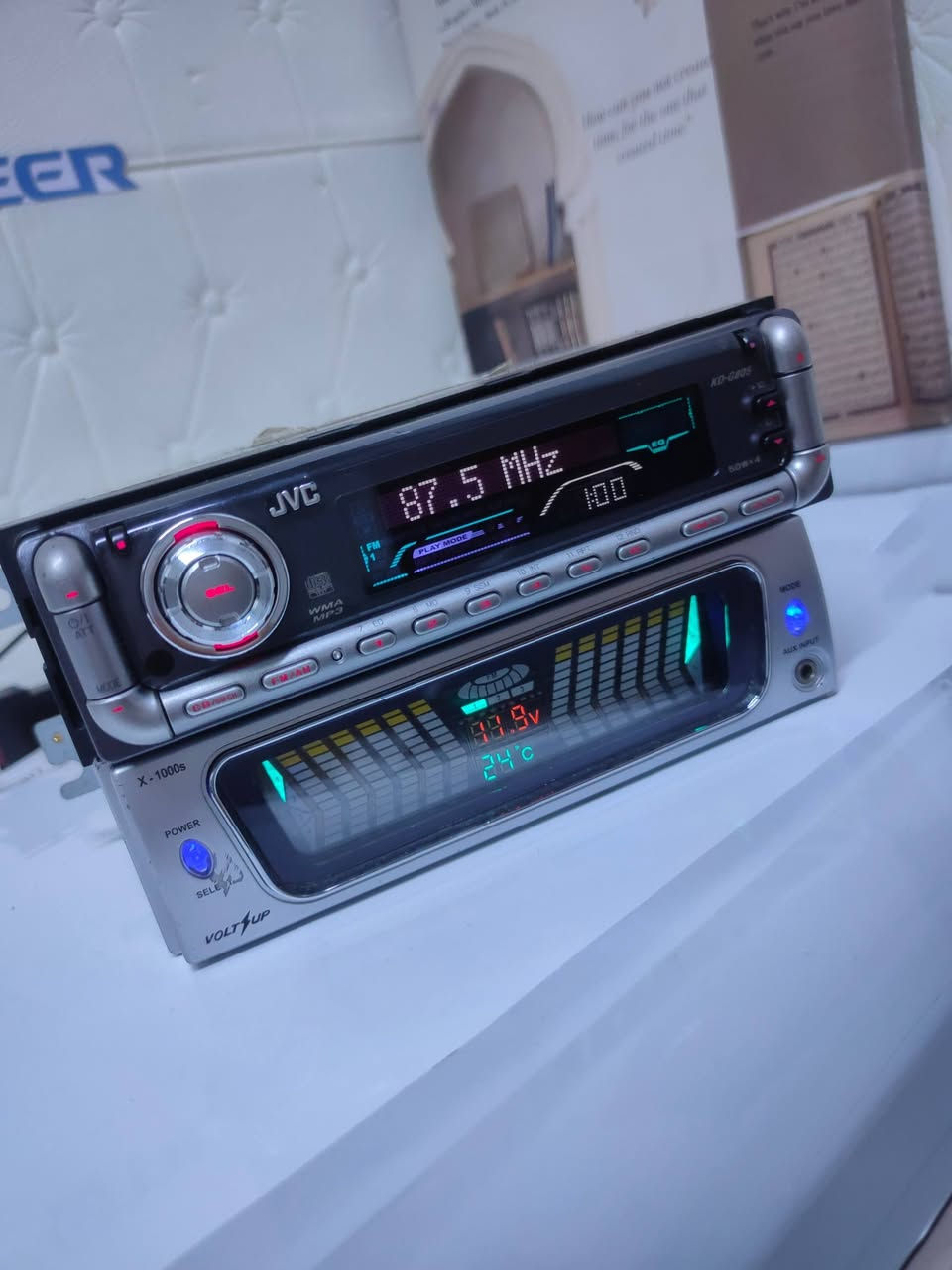 سلام عليكم-jvc اندنوسي اصلي تفصيخ . مع كيجات . الجهاز رؤؤعة .
ملاحظة : الجهاز معدل مظاف فية بلوتوث . صوت فول عالي 
. انطونة بي سعر حلو يستاهلة وبالعافية . متوفر توصيل


**إذا كنت صاحب هذا الإعلان وتريد حذفه لأي سبب، رجاءا أرسل رسالة إلى الدعم الفني**