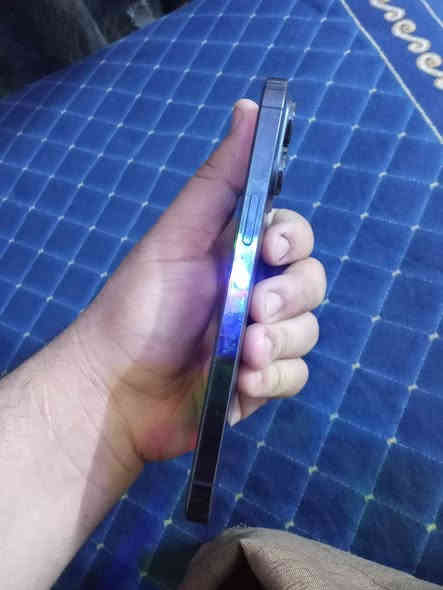 ايفون14برو ماكس شرق أوسط ذاكره 256 بنفسجي جهاز بطاريته 79 وبدلت بطاريته اصليه والقديمه ويا سعره 770
مكاني الامين الثانيه ***********
