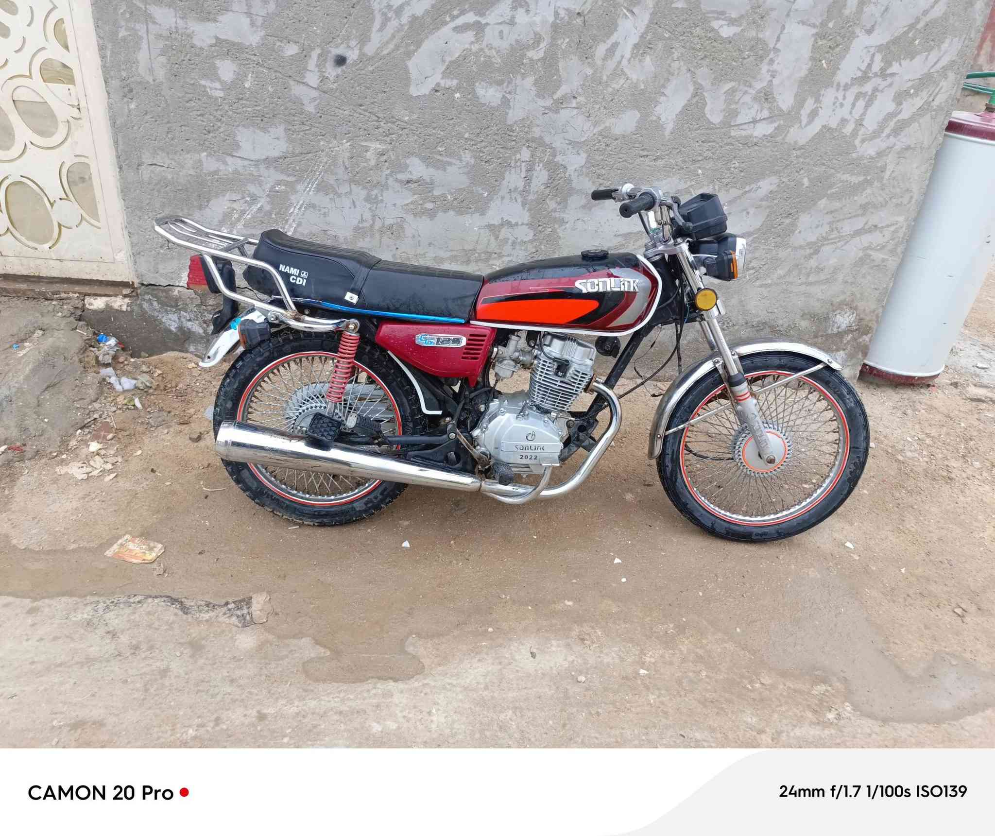 سلام عليكم دراجه اوراق سكنر 
دراجه نظيفه معايزه برغي 500 وبيه مجال حك جيه ***********
