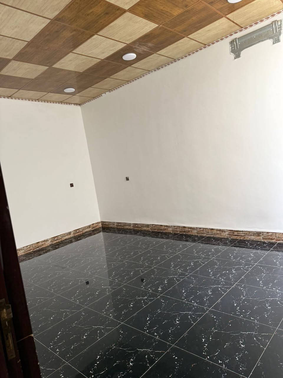 سلام عليكم بيت للبيع مكان توله فروش قرب مدرسه مساحه +120 الاستفسار ***********
