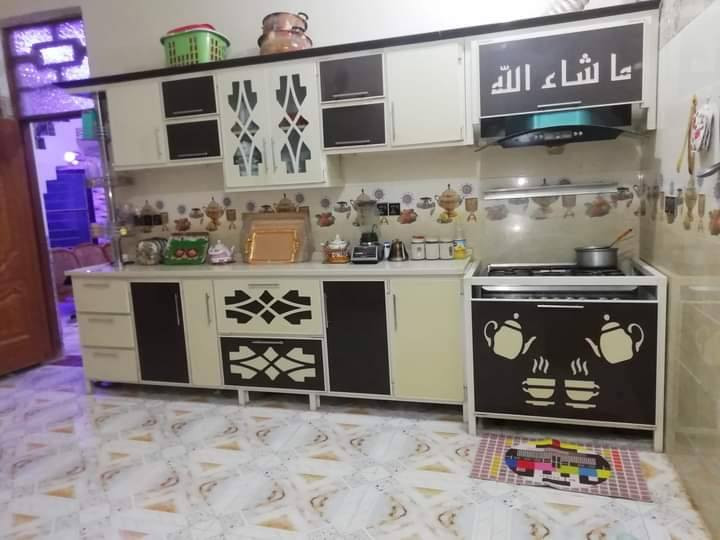 للبيع أو مراوس حسب القناعة
بيت طابق واحد مساحة ٢٠٠ بناء درجة أولى يتكون من غرفتين نوم وصالة و مطبخ واستقبال و صحيات داخلية و خارجية +ترك و منور .. الموقع الحكيم الأولى شارع عميد جادر أو شارع المدارس.. أي استفسار هذا رقم صاحب الدار ***********
