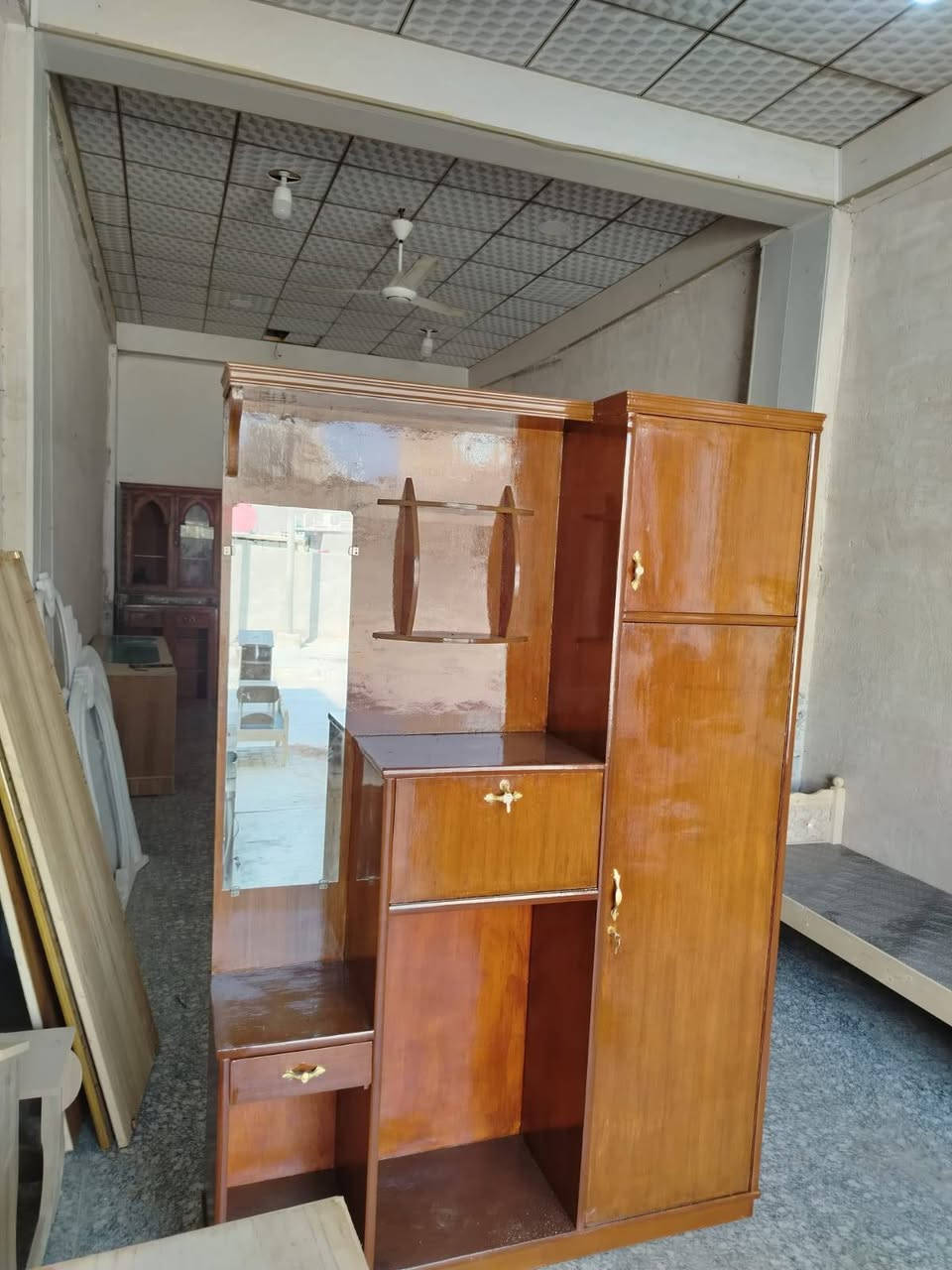 للبيع.
كنتور ميز تواليت نضف جدا صغ جديد يدات كيلونات جديد +ميز بابتين ضيف وصبغه جديد احله م̷ـــِْن الصوره 
سعر الكنتور150
سعر الكومدي 50
عنوان كربلاء حي العسكري قر ب سوق العابد 
اتصال ***********او *********** وات ساب
