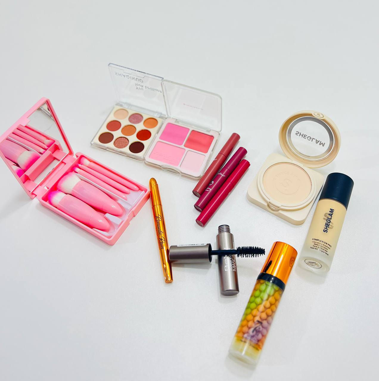 🎀 أساسيات المكياج للمبتدئات 🎀
كل الأساسيات لمكياج كامل من البداية للنهاية 💕
🔹 فاونديشن + بودرة SHEGLAM لتوحيد اللون وتثبيت المكياج
🔹 باليت ظلال 9 ألوان (نود ودرجات دافئة)
🔹 باليت بلاشر وردي لإشراقة طبيعية 🌸
🔹 أرواج مات ثابتة وألوان أنثوية
🔹 ماسكارا لتكثيف وتطويل الرموش
🔹 برايمر خفيف غير دهني
🔹 قلم تحديد ذهبي
🔹 مجموعة فرش داخل علبة
💖 مناسب للمبتدئات والمحترفات
🎁 خيار حلو كهدية أو للاستخدام الشخصي
📦 الكمية محدودة — للحجز راسلينا خاص.


**إذا كنت صاحب هذا الإعلان وتريد حذفه لأي سبب، رجاءا أرسل رسالة إلى الدعم الفني**