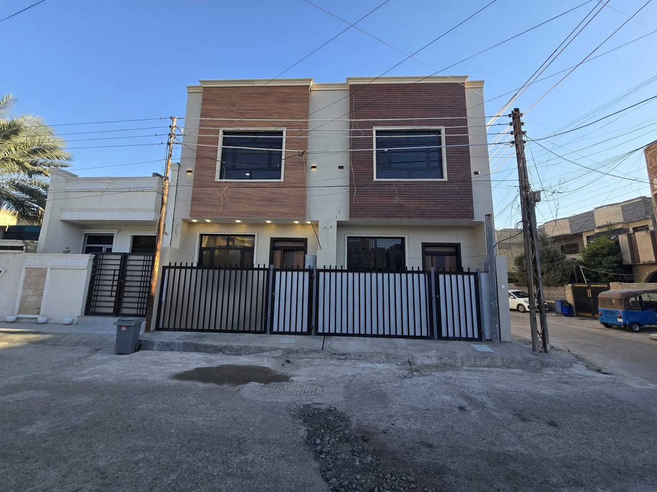 دار  للبيع 50 متر واجهه 5
السعر 197 مليون
حي الجهاد الرفاق
طابقين ونص مدخلين
الطابق الاول صاله مطبخ حمام منور  
  الطابق الثاني غرفتين وحمام
الطابق الثالث   غرفه وبيتونه وسطح
للاستفسار الاتصال متوفر واتساب
***********
***********
