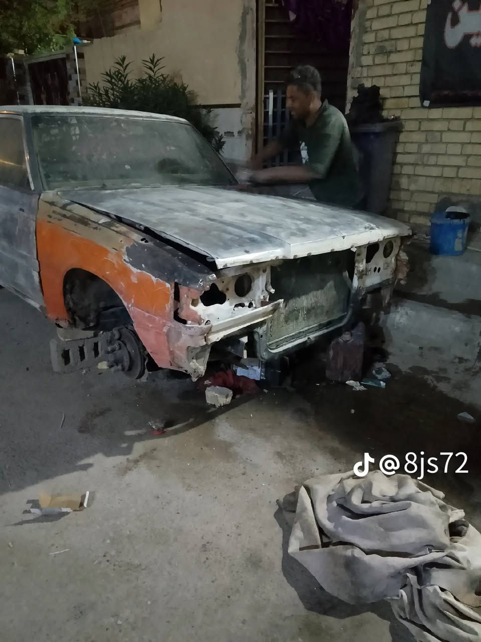 السلام عليكم البيع او مراوس كراون مديل 82 رقم صدامي ذي قار ترد وكاله ترد مداور محرك ونجي كير تعليك اوتماتيك ابع هل موجود السياره عوزه سمكره وصبغ وغرصه كلهن موجودات احنه فتعنهن السعر 10 العنوان الناصريه رقم الهاتف ***********
