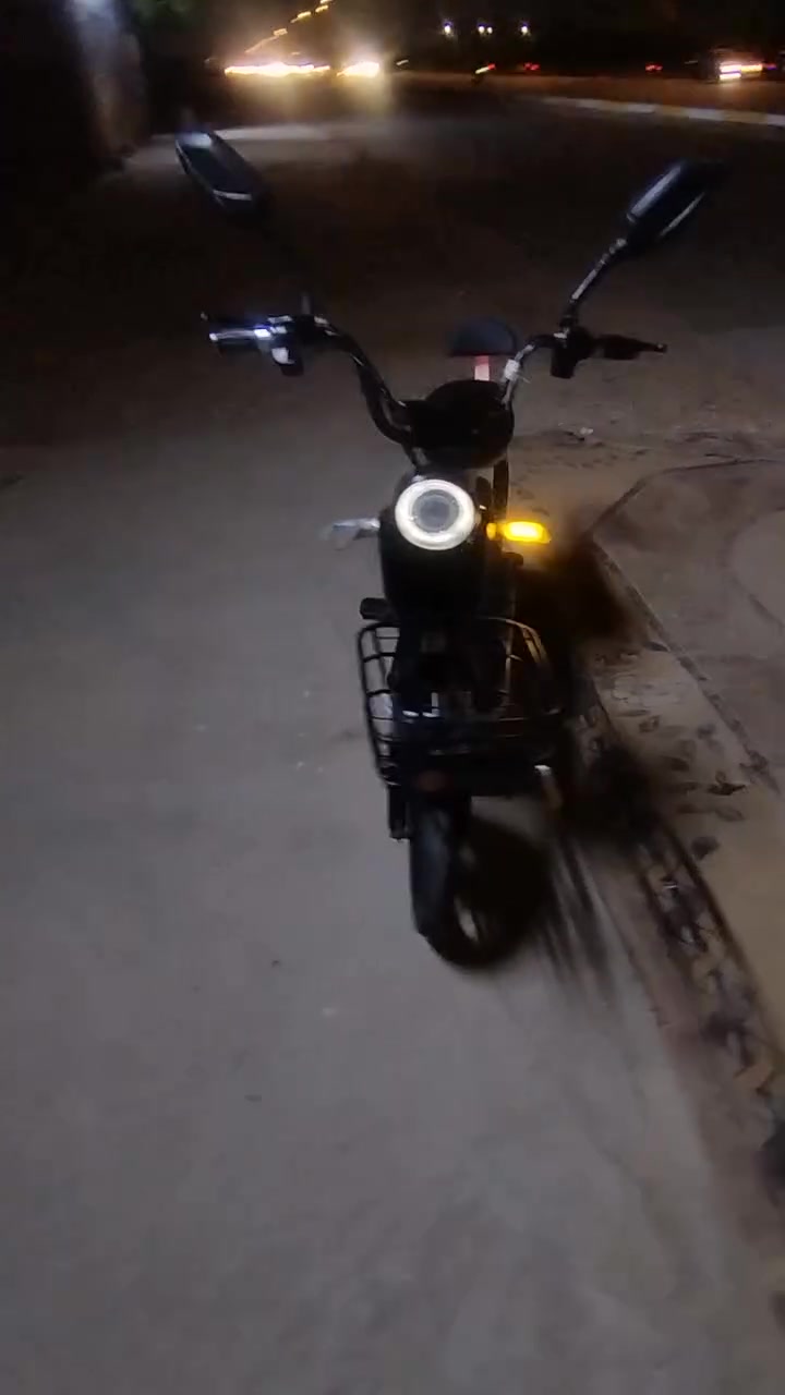 للبيع 🔥
دراجة كهربائية ⚡🚲
المواصفات:
🔹 سرعة القسوة تصل إلى 60
🔹 مكينة كهربائية قوية وعزم ممتاز
🔹 ملف نحاس أصلي وسحب قوي
🔹 بطارية ممتازة تدوم للمشاوير
🔹 استهلاك اقتصادي
🔹 مقعدين + مسند خلفي
🔹 سلة أمامية عملية
🔹 إنارة ومرايات
🔹 مناسبة للمدينة والمشاوير اليومية
الدراجة نظيفة واستعمال قليل👌
📍الموقع: كربلاء -نهر السلام
للاستفسار والسعر خاص📩


**إذا كنت صاحب هذا الإعلان وتريد حذفه لأي سبب، رجاءا أرسل رسالة إلى الدعم الفني**