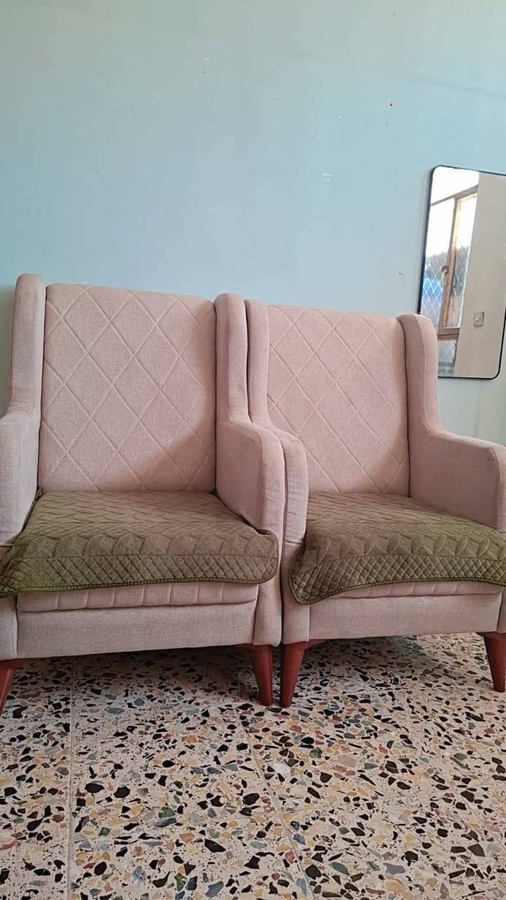 للبيع طقم قنفات (عشر مقاعد) شغل مرتب .
الهيكل الخشب مالته كلش قوي ومضبوط، والإسفنج مريح وما بيه أي هبوط، يعني التخم كقاعدة وعظم كل شيء ما بيه ويعيش عمر.
الوجه الخارجي للقماش محتاج بس تبديل، يعني اللي ياخذه يغير القماش باللون والشكل اللي يعجبه ويرجع كأنه جديد.
​السعر: 500 ألف، وبيها مجال بسيط .
المكان: بغداد الشعب
اللي يحب يستفسر أو يجي يشوفه على الحقيقة يراسلني عالخاص


**إذا كنت صاحب هذا الإعلان وتريد حذفه لأي سبب، رجاءا أرسل رسالة إلى الدعم الفني**