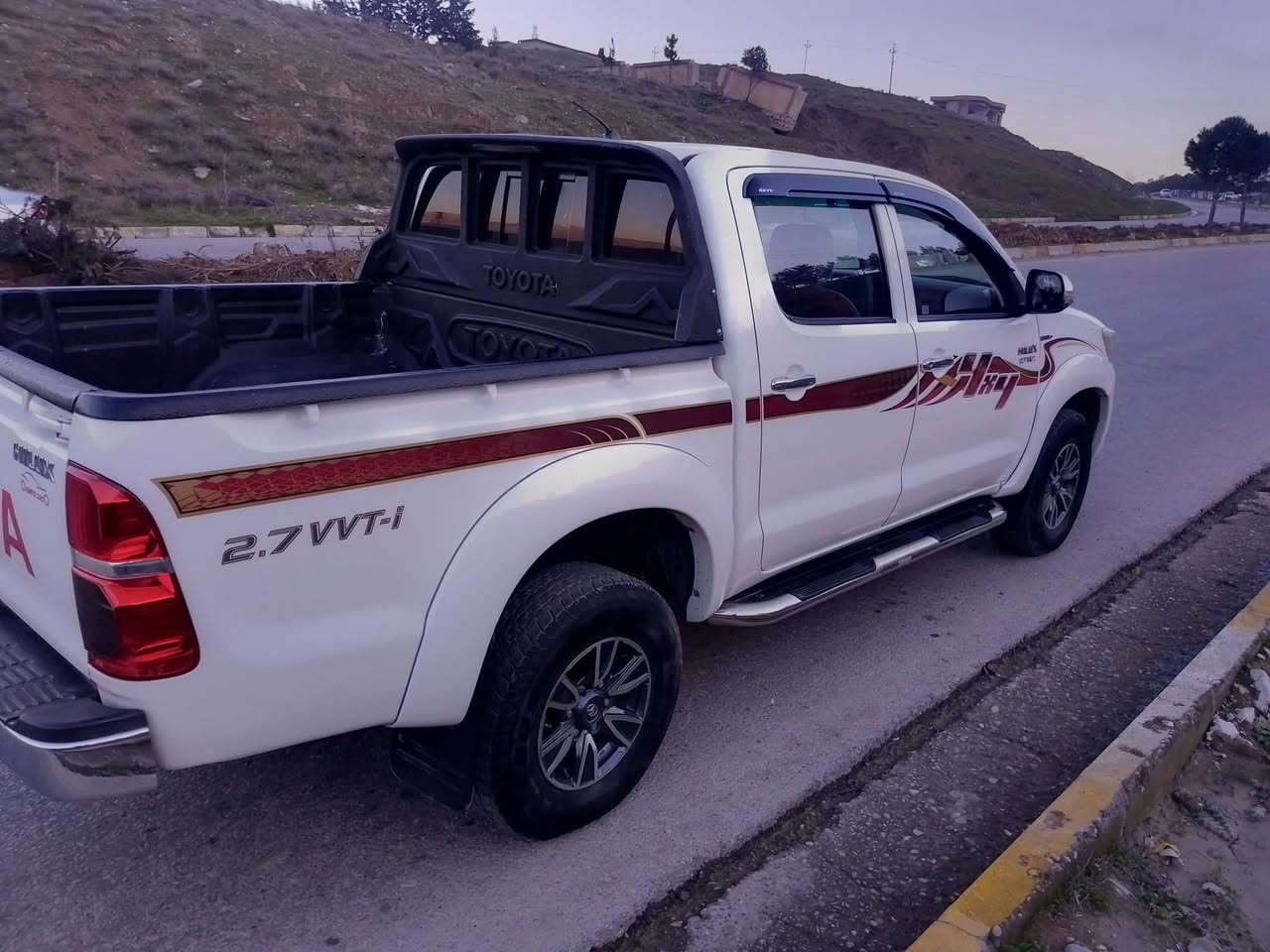 پیکاب مەرزیە مۆدێل 2013
ڕەقەم دهۆک
ڕەقەموو تەعویل بەشەرت
208هەزاری عەقیقی ڕۆیشتوە
ڕەقەموسەنەوی تا 2029 نوێیە
گێڕو مەکینەو ئەکسل دەبل ئەکسل بەشەرت
دەعامی بۆدەعامی بەشەرتە بێ سبۆخ بێ سارد
بێ شوختو چال تەنهایەک بست لەبن دەعامی پشتەوە ساردە 
هەرپێی وەدیارنیە
هەرچوار تای نوێی بیلادم تازەبۆبەساتیە سپێری دانەبەزیە
سەیارەکەلەسەروەعزی شەریکەیە
شوێن سۆران
***********
***********
