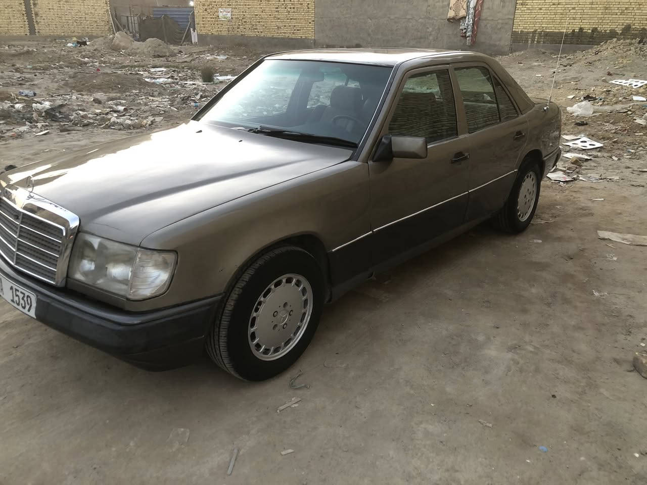 مارسيدس دب مديل 1989
السعر 45 بيها مجال بسيط
سياره كير محرك ففتي مجول 
كهربائيات جاهزه بدي نضيف قواعد نضاف لاخياس لاتعمير دواخل نضيفه رقم انبار نكليزي راعيها الشرعي بل ناصرية هزة جديده مداور بل ناصريه 
مكان السيارة ناصريه مركز 
لاستفسار ***********
