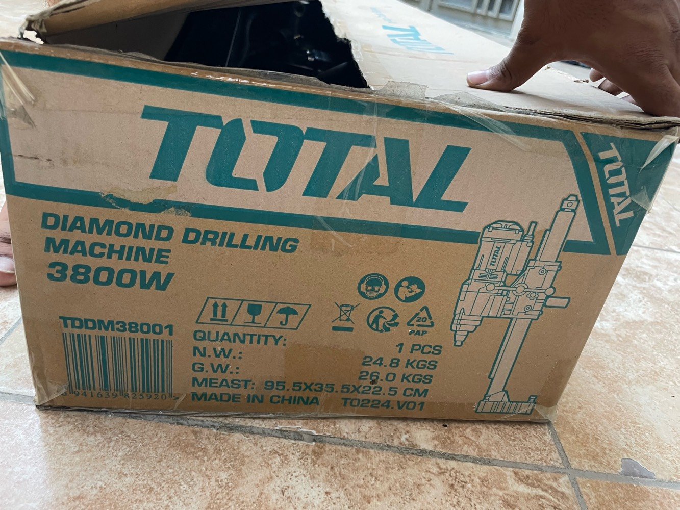 السلام عليكم للبيع كور ماركة توتل TOTAL
قدرة 3800 واط الحجم الكبير

الجهاز جديد ونظيف جدا واستخدام قليل نظافة 90٪‏ 
مع سكويرة 4 انج و سكويرة 3 انج مع تطوالة 30سم اصلية مع ملحقات كاملة  النكيات الأصلية والفحمات الأصلية ومع انكر عدد7 الامريكي مع كارتونيه الأصلية 
العنوان بغداد الكرخ
السعر 350 الف للتواصل والاستفسار ***********
هلا حبيبي، شنو رقم الموديل بالضبط مال الكور TOTAL؟ حتى الزبون يعرف المواصفات الدقيقة.: 
3800 واط 
الجهاز شغال 100٪؟ وأكو أي عطل أو ملاحظة لازم تنذكر بالصورة/بالإعلان؟: 
جهاز شغال بالكامل 
وين المكان بالتحديد ببغداد الكرخ؟ وإذا الزبون من خارج المنطقة أكو توصيل لو استلام فقط من نفس المكان؟: 
الشعلة بدون توصيل
السعر بيه مجال بسيط للمساومة لو نهائي؟ وهل تبيع الجهاز وحده لو تريد تبيعه ويا الملحقات كلها فقط؟: 
السعر نهائي