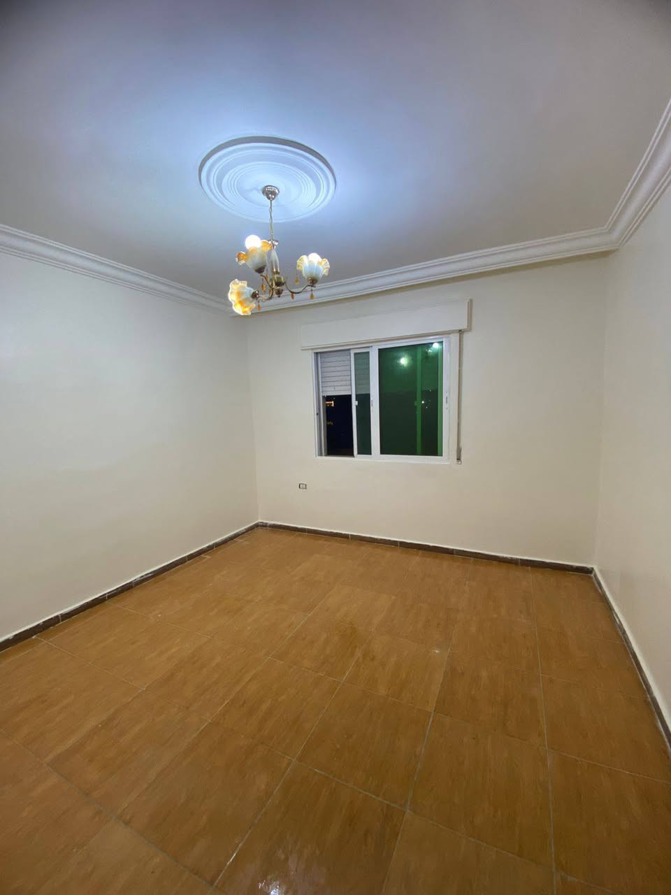 � شقة أحلامك للبيع – الربط / ضاحية الحسين 🌟

✨ مساحة 127 م² | 3 غرف نوم (واحدة ماستر) | غرفة ضيوف | صالة واسعة | مطبخ | 3 حمامات | بلكونة مطلة
✨ واجهات شرقية وجنوبية تهوية وإضاءة ممتازة

📍 الموقع: ضاحية الحسين – الربط
🏥 قريب جدًا من مستشفى بسمة الجديد ومستشفى بديعة
🛍️ قريب من الأسواق والخدمات والمواصلات

💰 السعر: 38,000 دينار فقط – فرصة مميزة للسكن أو الاستثمار

📞 للتواصل والاستفسار الاتصال على الرقم التالي 

0776967029

مكتب الشيخ للخدمات العامه 

أدخل على صفحتنا لتشاهد كل ما لدينا 

#شقق٠فارغه٠للبيع٠ضاحيه٠الحسين٠قرب٠مستشفى٠بديعه٠استثمار٠او٠سكن٠للبيع٠للبيع


**إذا كنت صاحب هذا الإعلان وتريد حذفه لأي سبب، رجاءا أرسل رسالة إلى الدعم الفني**