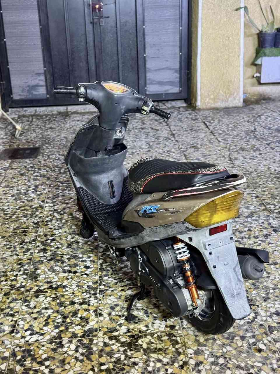 سلام عليكم ماكس عدله للبيع الدراجه جاهزه وكل نقص مابيهه مكينه بلاديه سلف كابريتر بلادي شلعه ومعدل خير من الله دبلات كهربائيات عالي ناصي كله شغالات مكينه ناعمة السعر 500 مكاني البلديات 
***********
