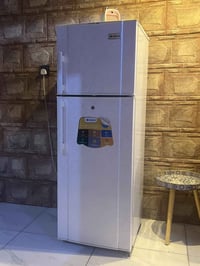 ثلاجه للبيع ب 125 وبيه مجال 07812201561